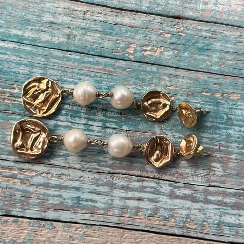 Golden drop earrings with pearls