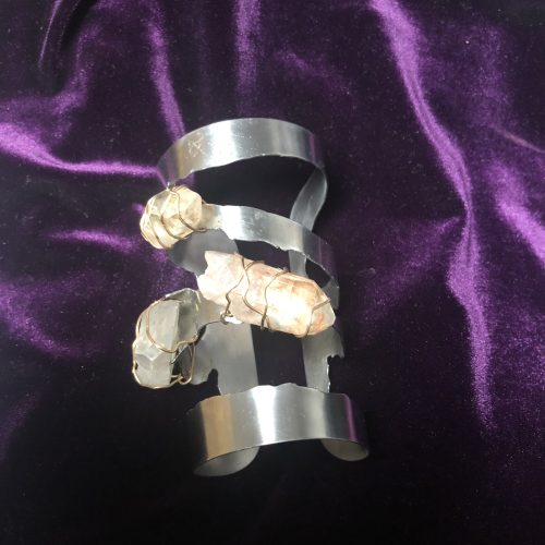 Bracelet with natural stones